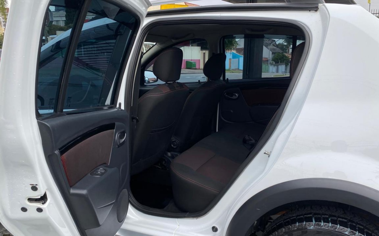 imagem-https://www.socarrao.com.br/sc-vehicle-images-prod/3106218/1786723144184-MTcuanBlZw.jpeg