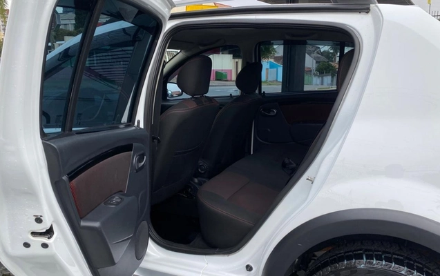 imagem-https://www.socarrao.com.br/sc-vehicle-images-prod/3106218/1786723144184-MTcuanBlZw.jpeg