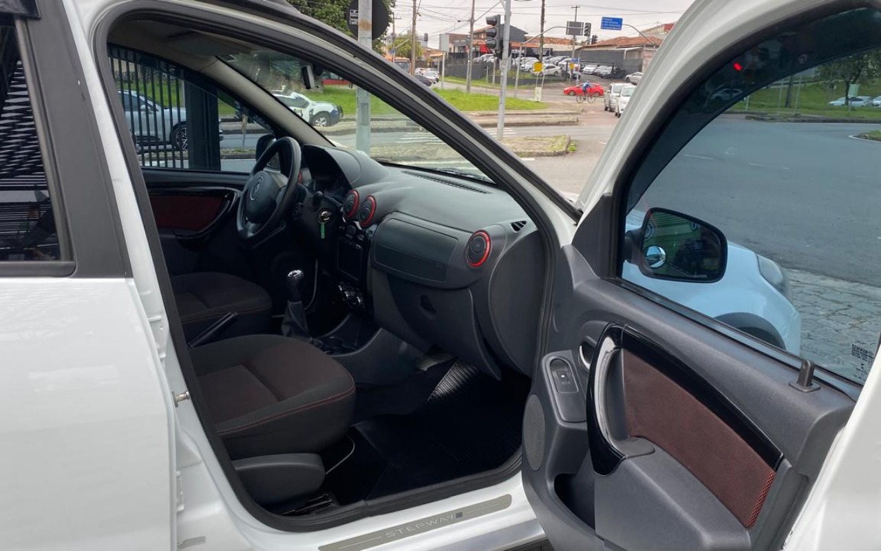 imagem-https://www.socarrao.com.br/sc-vehicle-images-prod/3106218/1786723144555-MjMuanBlZw.jpeg