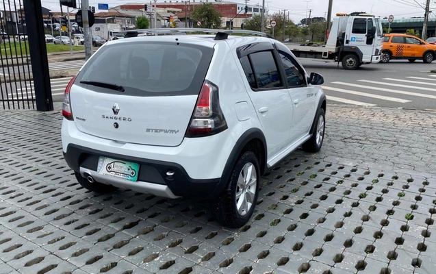 imagem-https://www.socarrao.com.br/sc-vehicle-images-prod/3106227/1786723246135-Ny5qcGVn.jpeg