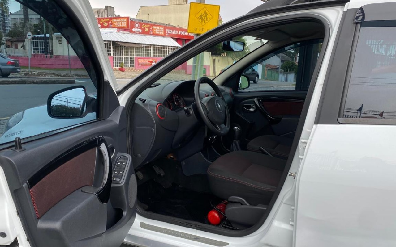 imagem-https://www.socarrao.com.br/sc-vehicle-images-prod/3106227/1786723246569-MTMuanBlZw.jpeg