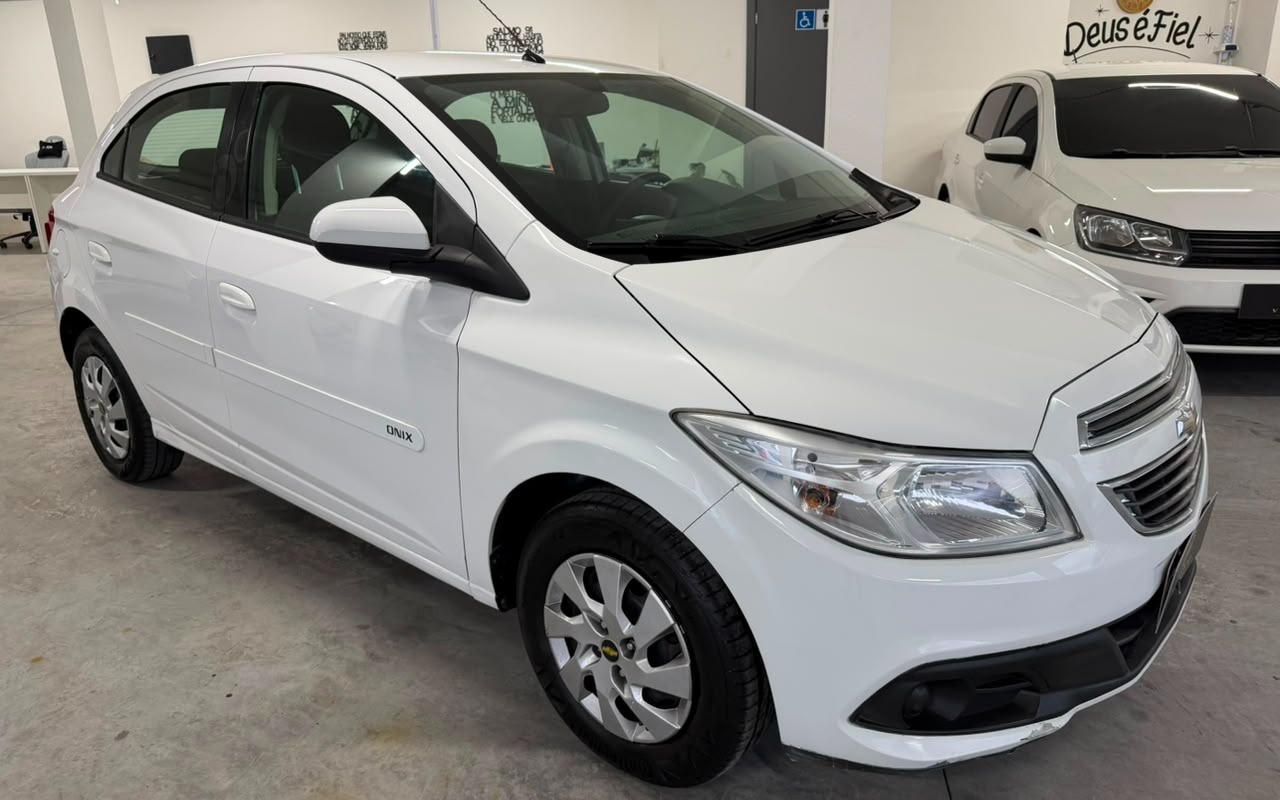 imagem-https://www.socarrao.com.br/sc-vehicle-images-prod/3106645/1786231921145-ZTI2NjM1ZTEtYmY1My00OTRmLWJhNTQtMzY3Mjg4NDlhYTBiLmpwZw.jpg