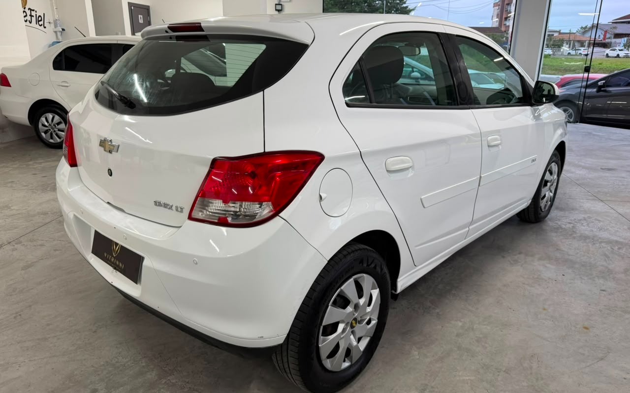 imagem-https://www.socarrao.com.br/sc-vehicle-images-prod/3106645/1786231921330-NjE2YjVmOWMtMWUzNS00OWUwLTkwMDctMGQ4YTRkYzJhZjFjLmpwZw.jpg