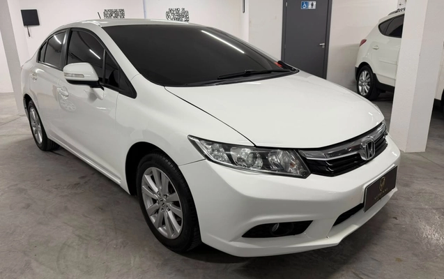 imagem-https://www.socarrao.com.br/sc-vehicle-images-prod/3106682/1786233733976-YTc0YzVjNWMtMzY3ZS00ZjdiLTk2M2EtYmMwNTIzZGUzMzg5LmpwZw.jpg
