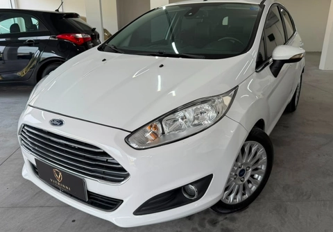 Ford Fiesta 2015 Branco — foto 1 de 3