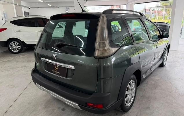 imagem-https://www.socarrao.com.br/sc-vehicle-images-prod/3106688/1786234170621-YmY4MzhlNDYtNzYzNi00MzNmLWI0NmYtZmI0YmQ4MWViN2NhLmpwZw.jpg
