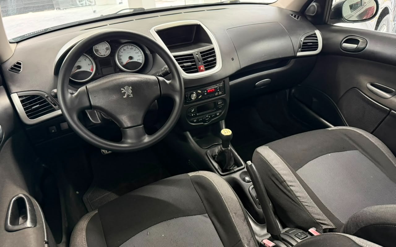 imagem-https://www.socarrao.com.br/sc-vehicle-images-prod/3106688/1786234170682-MTg1MDQ3OWYtMmJmYS00NzVmLWEwMGQtODU3YmZkYmI5NDM1LmpwZw.jpg