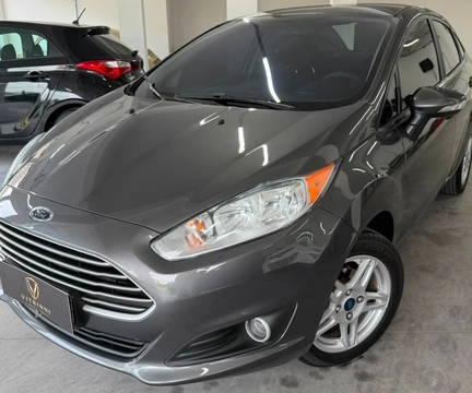 Ford Fiesta 2017 Cinza — foto 1 de 3