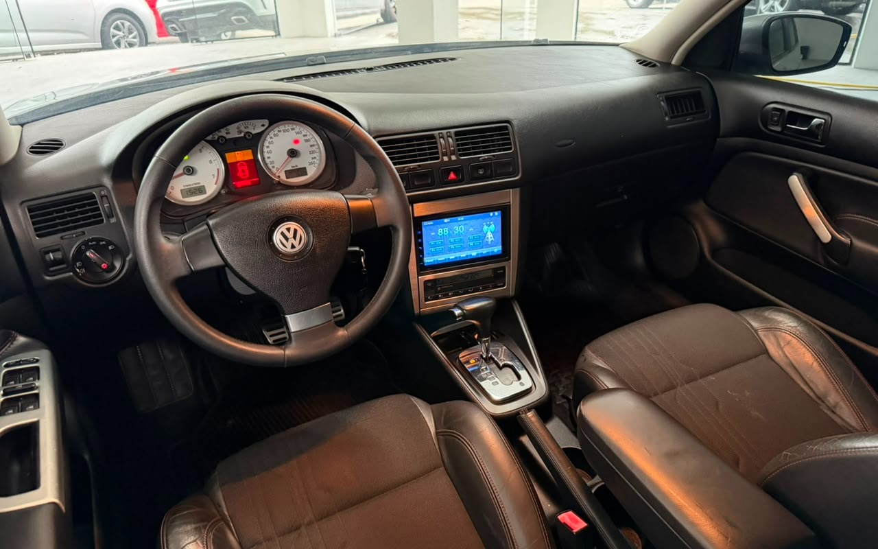 imagem-https://www.socarrao.com.br/sc-vehicle-images-prod/3106820/1786240405380-NTk0Y2Q1YjItMjkxMy00ZGNjLThjZjItY2NjZWQ4ODU5MTEzLmpwZw.jpg