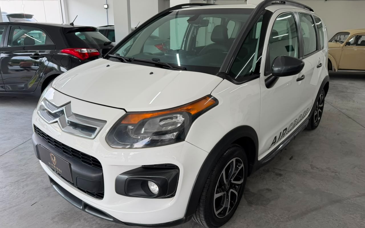 imagem-https://www.socarrao.com.br/sc-vehicle-images-prod/3106825/1786240666044-NWZmYWVhMmYtMWU2Yy00MTJlLWI4NjktMWZkMTBhNmM1ZjkxLmpwZw.jpg