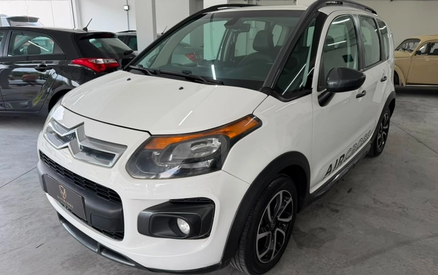 imagem-https://www.socarrao.com.br/sc-vehicle-images-prod/3106825/1786240666044-NWZmYWVhMmYtMWU2Yy00MTJlLWI4NjktMWZkMTBhNmM1ZjkxLmpwZw.jpg