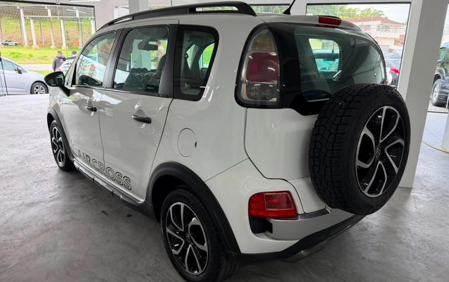 imagem-https://www.socarrao.com.br/sc-vehicle-images-prod/3106825/1786240666126-ZmEwMmZkMjctMDZlYS00Nzc5LTllMmMtNzU2YWMyNzZmNjlkLmpwZw.jpg
