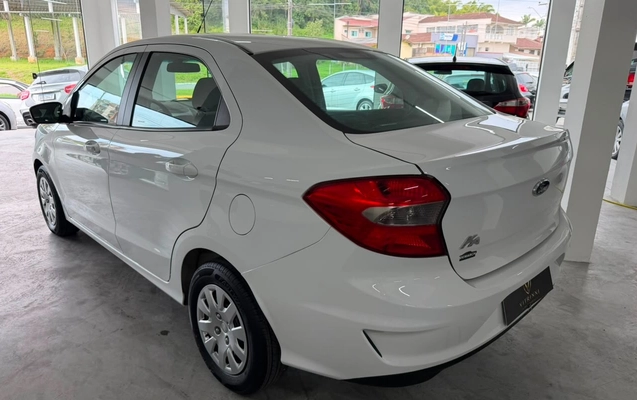 imagem-https://www.socarrao.com.br/sc-vehicle-images-prod/3106834/1786241015060-NjNmYjZjZjYtODg0Yy00OWE4LTlmNTEtNTNjNzU0OWY5NThhLmpwZw.jpg