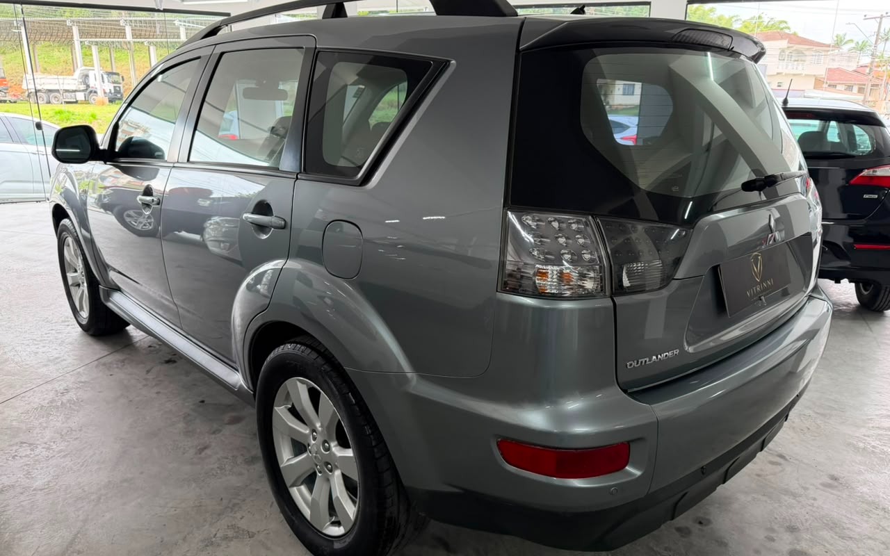imagem-https://www.socarrao.com.br/sc-vehicle-images-prod/3106839/1786241254683-NGE4YTUyNTEtMzJmNy00NzJhLWE1OGQtODgzOTM2NWM2Njc0LmpwZw.jpg