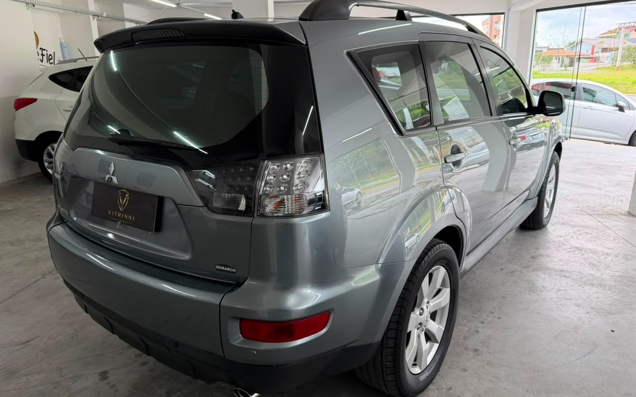 imagem-https://www.socarrao.com.br/sc-vehicle-images-prod/3106839/1786241254758-MjQyODY3YjktMzlmYy00YmU4LWFiYWEtMmYyYjk5OTIyYTgzLmpwZw.jpg
