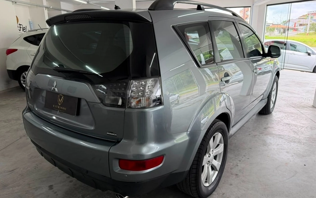 imagem-https://www.socarrao.com.br/sc-vehicle-images-prod/3106839/1786241254758-MjQyODY3YjktMzlmYy00YmU4LWFiYWEtMmYyYjk5OTIyYTgzLmpwZw.jpg