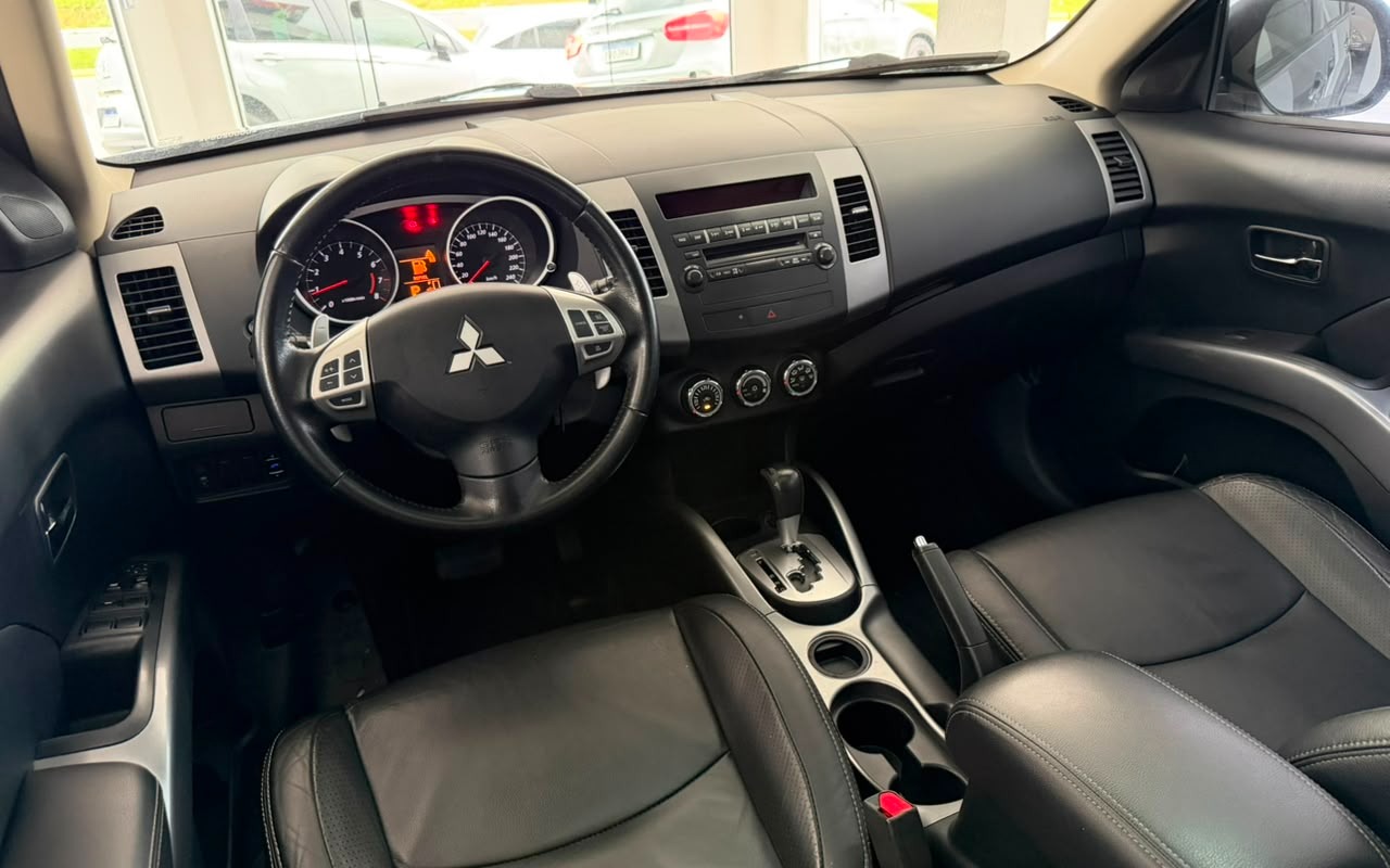 imagem-https://www.socarrao.com.br/sc-vehicle-images-prod/3106839/1786241254844-Y2Q5MjM3YTgtMDI4My00MmI4LThjYzAtN2Q2ZDE5MTdhNjQ3LmpwZw.jpg