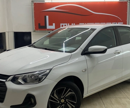 Chevrolet Onix 2024 Branco — foto 1 de 3