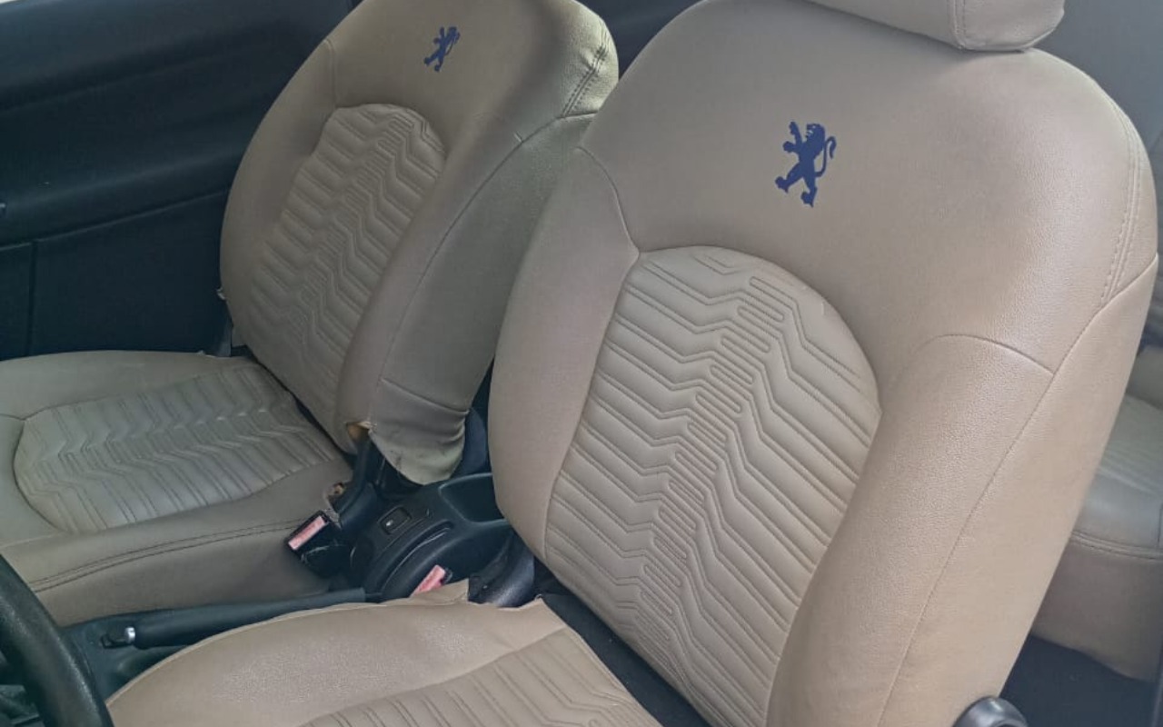 Peugeot 207 XR 1.4 Flex 8V 3p 2013 Branco — foto 1 de 3