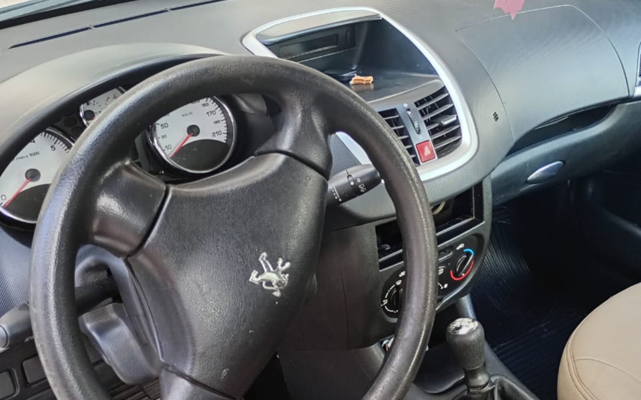 imagem-https://www.socarrao.com.br/sc-vehicle-images-prod/3123296/1786365261415-SU1HLTIwMjUwODMwLVdBMDAxMC5qcGc.jpg