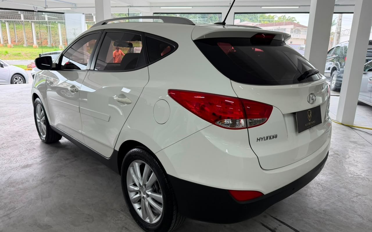 imagem-https://www.socarrao.com.br/sc-vehicle-images-prod/3123398/1786365359011-NzhmMzZjODctMWMzYi00YTliLWI2YWMtMDEyNjI5NzBkYmJiLmpwZw.jpg