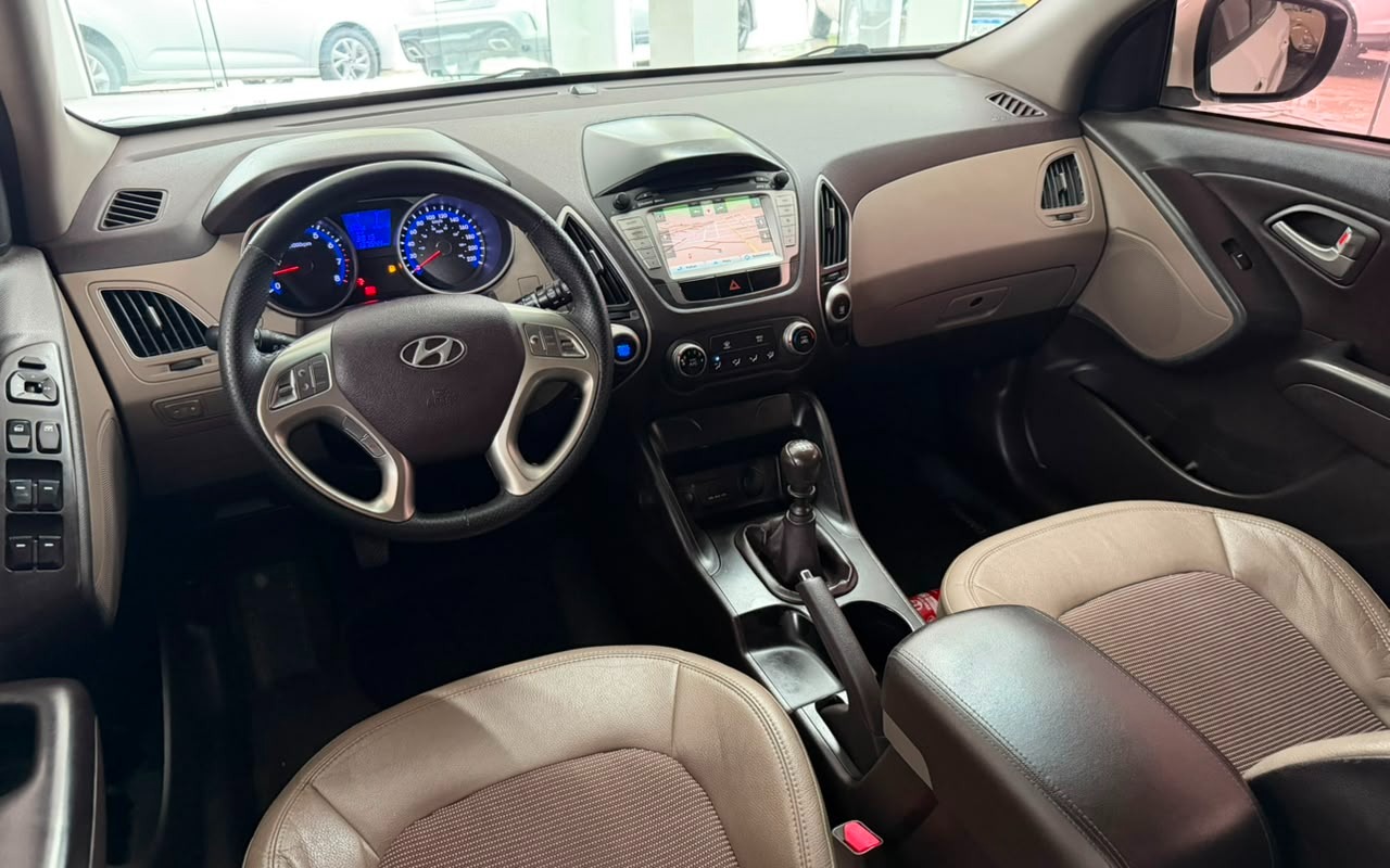imagem-https://www.socarrao.com.br/sc-vehicle-images-prod/3123398/1786365359138-NmMxMzIxNWEtZTAzNi00ZWI0LWEzOTEtZmIxZTI5YWExNzE0LmpwZw.jpg