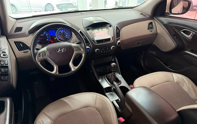 imagem-https://www.socarrao.com.br/sc-vehicle-images-prod/3123398/1786365359138-NmMxMzIxNWEtZTAzNi00ZWI0LWEzOTEtZmIxZTI5YWExNzE0LmpwZw.jpg
