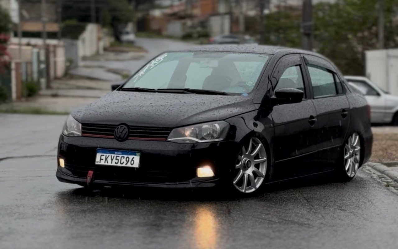 Volkswagen Voyage 2014 Preto — foto 1 de 3