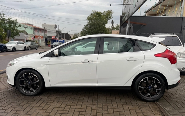 imagem-https://www.socarrao.com.br/sc-vehicle-images-prod/3124117/1788548077309-SU1HXzE0MTYuanBlZw.jpeg
