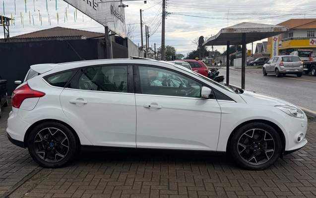 imagem-https://www.socarrao.com.br/sc-vehicle-images-prod/3124117/1788548077400-SU1HXzE0MjAuanBlZw.jpeg