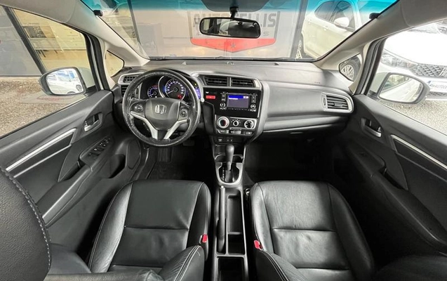 imagem-https://www.socarrao.com.br/sc-vehicle-images-prod/3124626/1786987570584-8363501_15_B_d932509cbf.jpeg