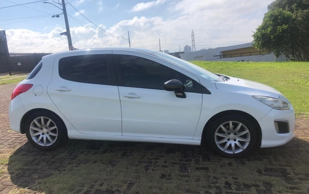 imagem-https://www.socarrao.com.br/sc-vehicle-images-prod/3124950/1788872774094-3XxFJ1f7wlpVT9RIH0MHphXuPMVvnXAp.jpg