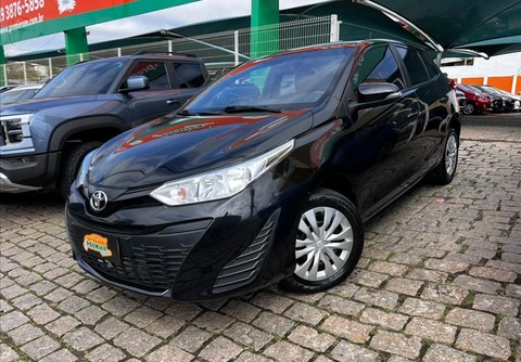 Toyota Yaris 2021 Preto — foto 1 de 3