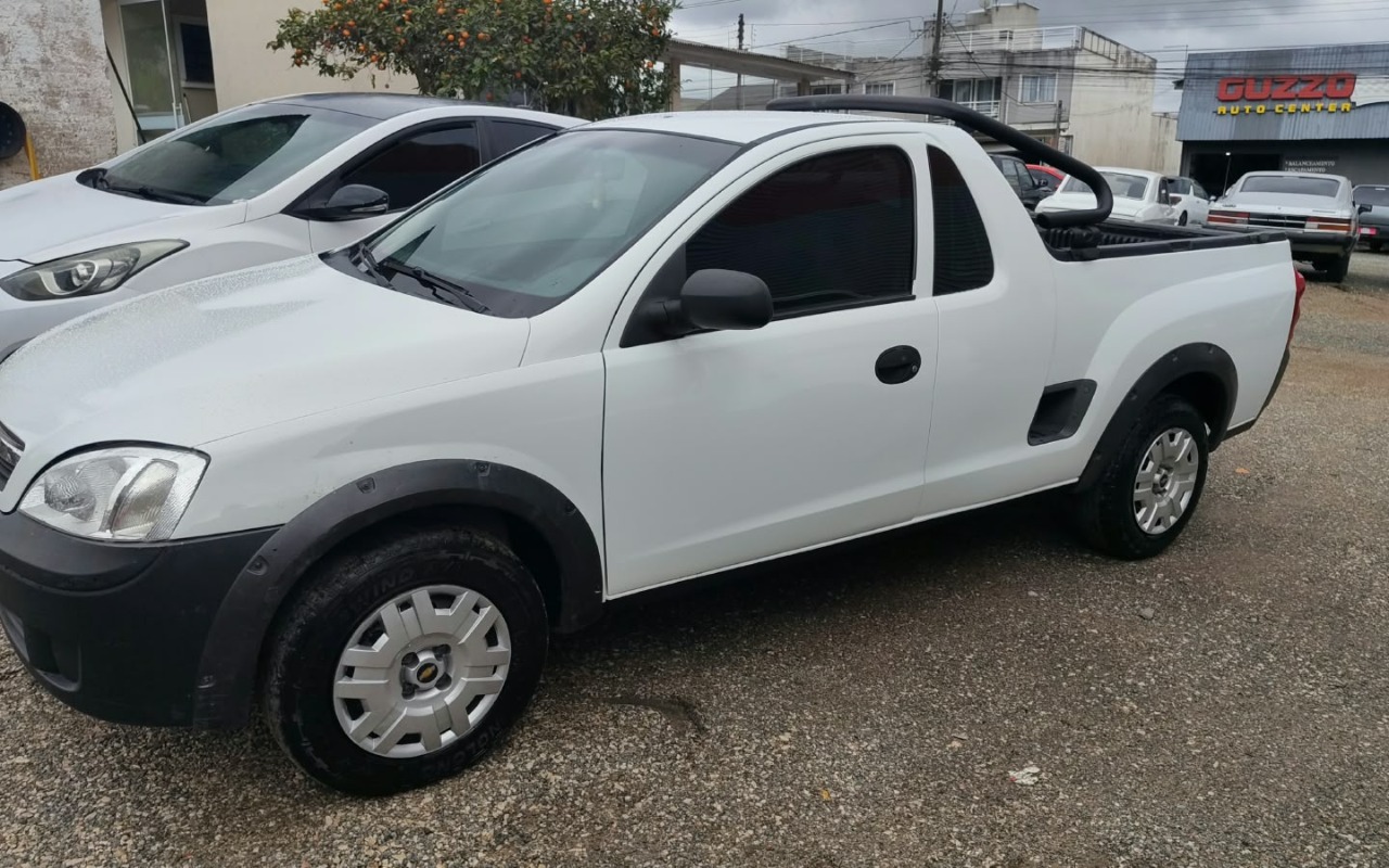 Chevrolet Montana 2010 Branco — foto 1 de 3