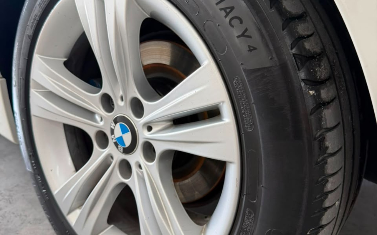 imagem-https://www.socarrao.com.br/sc-vehicle-images-prod/3128431/1786382651193-ZTNmNzczYjktOTYwNy00MDY3LWI4N2QtNjk2MWRjMDM5YzQ0LmpwZw.jpg