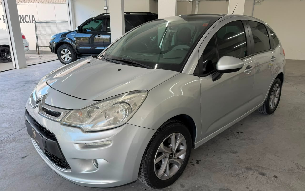 imagem-https://www.socarrao.com.br/sc-vehicle-images-prod/3129151/1786385988425-ZjA5ZTA2ZTUtY2QwMy00MWViLWE3MjItYmE3NGQ5MjM0ODkxLmpwZw.jpg