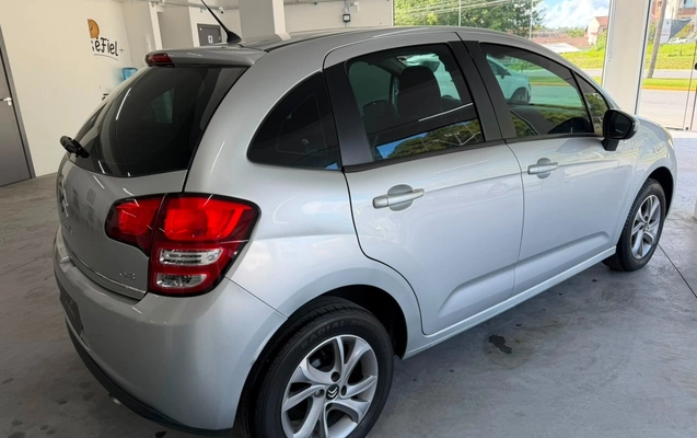 imagem-https://www.socarrao.com.br/sc-vehicle-images-prod/3129151/1786385988475-MmJkY2Q4OTgtNGExYy00ZDM1LTg2ZDAtYWVkMTc5NTYzNTcxLmpwZw.jpg