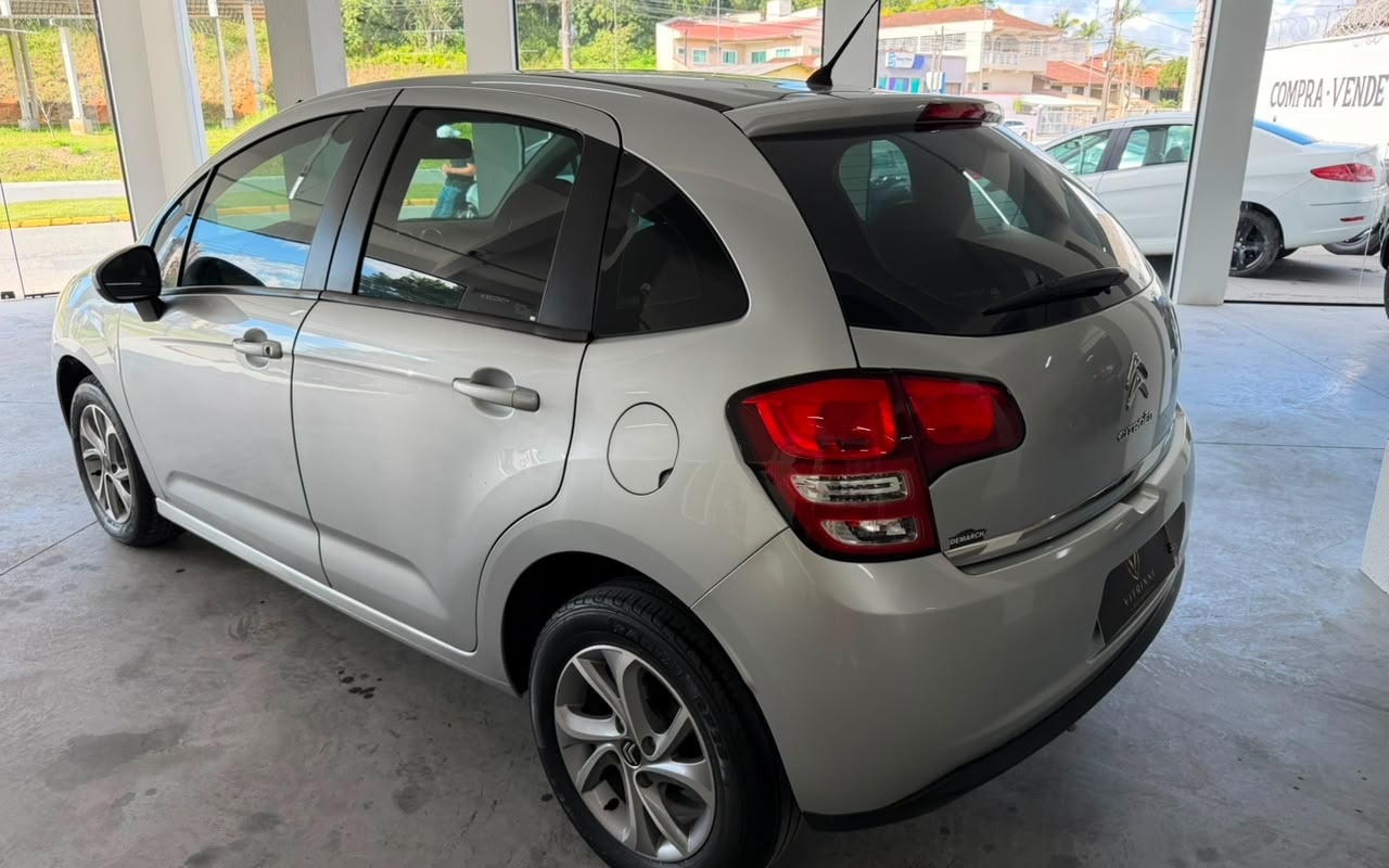imagem-https://www.socarrao.com.br/sc-vehicle-images-prod/3129151/1786385988535-ZDJiYzEwZWQtNmE2Yi00NDAxLTg3OWQtYjYzNGM5ZmMzZTg5LmpwZw.jpg