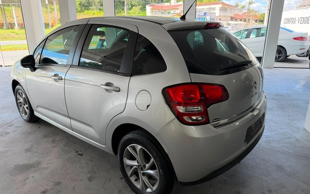 imagem-https://www.socarrao.com.br/sc-vehicle-images-prod/3129151/1786385988535-ZDJiYzEwZWQtNmE2Yi00NDAxLTg3OWQtYjYzNGM5ZmMzZTg5LmpwZw.jpg