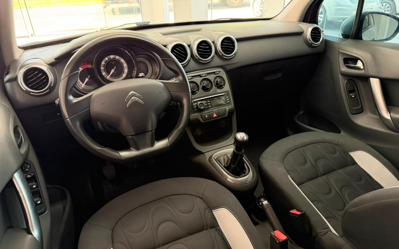 imagem-https://www.socarrao.com.br/sc-vehicle-images-prod/3129151/1786385988587-MDI1NWFhMTQtNWRlNy00OWNjLThlMTAtYzAzZjExMGQ4N2QyLmpwZw.jpg