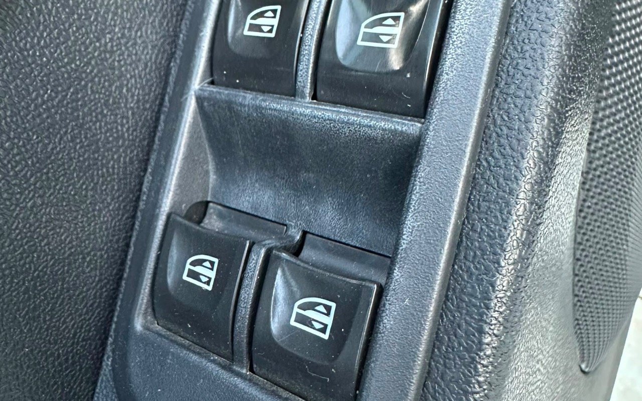 imagem-https://www.socarrao.com.br/sc-vehicle-images-prod/3129218/1787235913448-ZWRkYTM5NWUtNDdlMy00M2ViLWFhMjYtNDYyZDAzZGRmOGI0LmpwZWc.jpeg