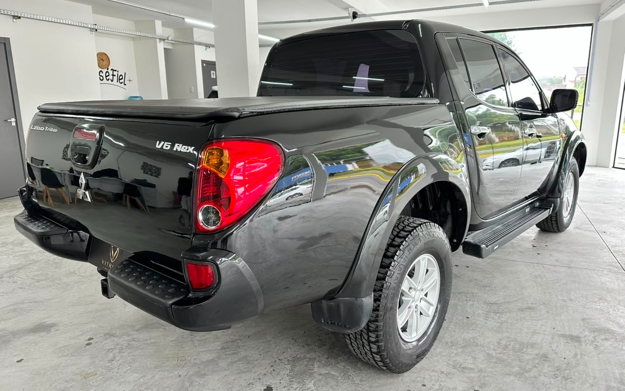imagem-https://www.socarrao.com.br/sc-vehicle-images-prod/3129640/1786388187546-NWI3NjAxN2UtY2VmNC00MTI4LTllMmEtOWQ0NDNmNjE0NWJhLmpwZw.jpg