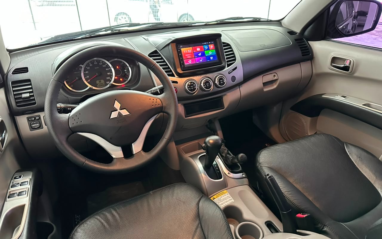imagem-https://www.socarrao.com.br/sc-vehicle-images-prod/3129640/1786388187686-NjcyOTBkZjItYTc5Ny00ZTViLTlkZTctOTBmMWY5MTcwNWYyLmpwZw.jpg