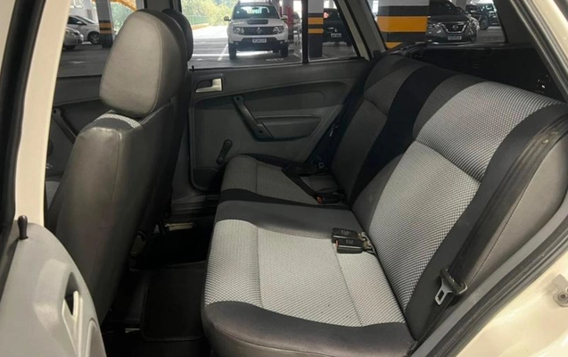 imagem-https://www.socarrao.com.br/sc-vehicle-images-prod/3130268/1786390442982-ODI3MjE3OF8xMV9CXzI0MzFiOGE4OWQuanBlZw.jpeg
