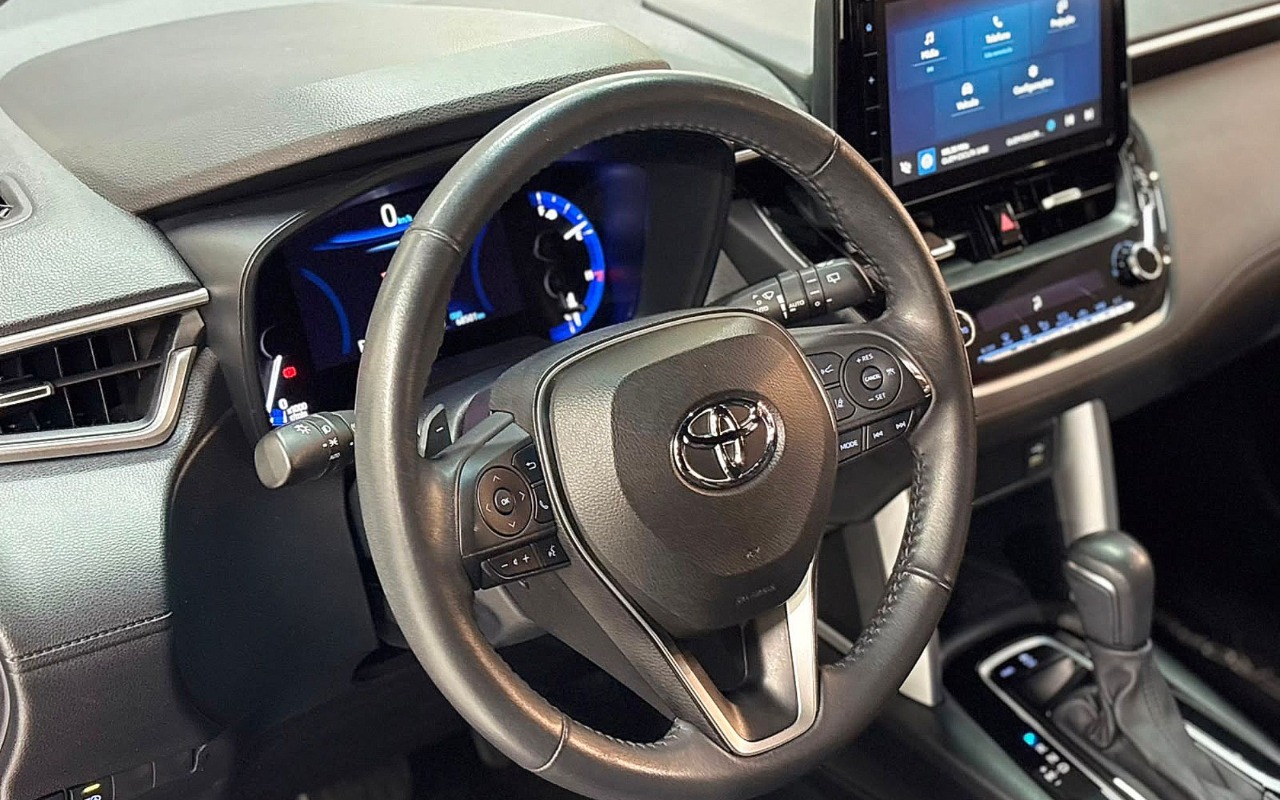 imagem-https://www.socarrao.com.br/sc-vehicle-images-prod/3130414/1786391059113-VE9ZT1RBIENPUk9MTEEgQ1JPU1MgWFJFIC0gMjAyNCAtIFZFUk1FTEhPIC0gU0VWN0ExOSAoMTgpLmpwZw.jpg