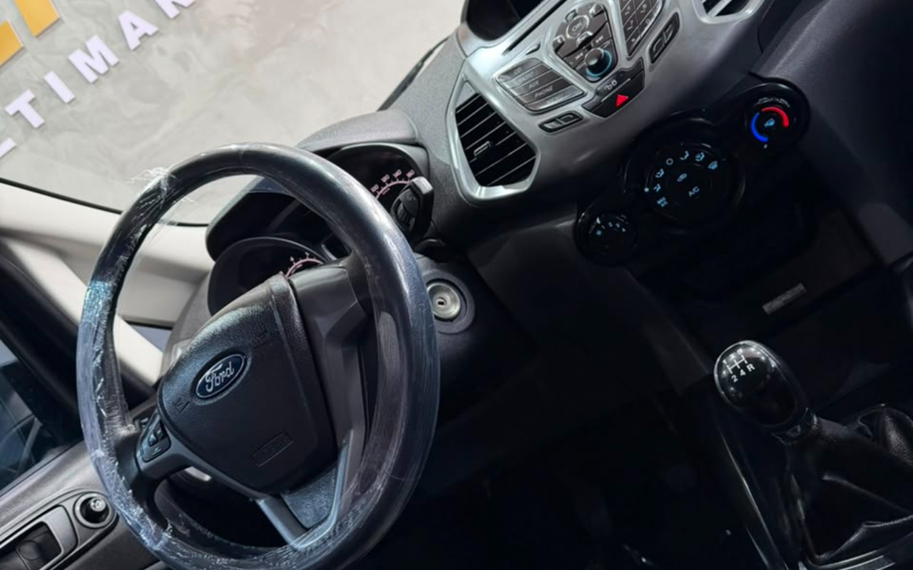 imagem-https://www.socarrao.com.br/sc-vehicle-images-prod/3132327/1786396802839-V2hhdHNBcHAgSW1hZ2UgMjAyNi0wOC0xMCBhdCAxNy40OC41MCAoMSkuanBlZw.jpeg