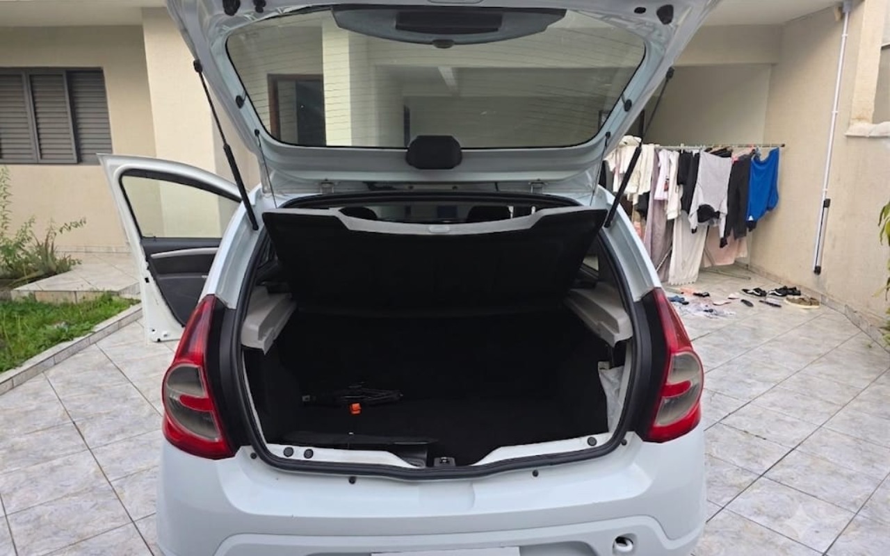 imagem-https://www.socarrao.com.br/sc-vehicle-images-prod/3136469/1786409664127-SU1HLTIwMjYwODA4LVdBMDAxMS5qcGc.jpg