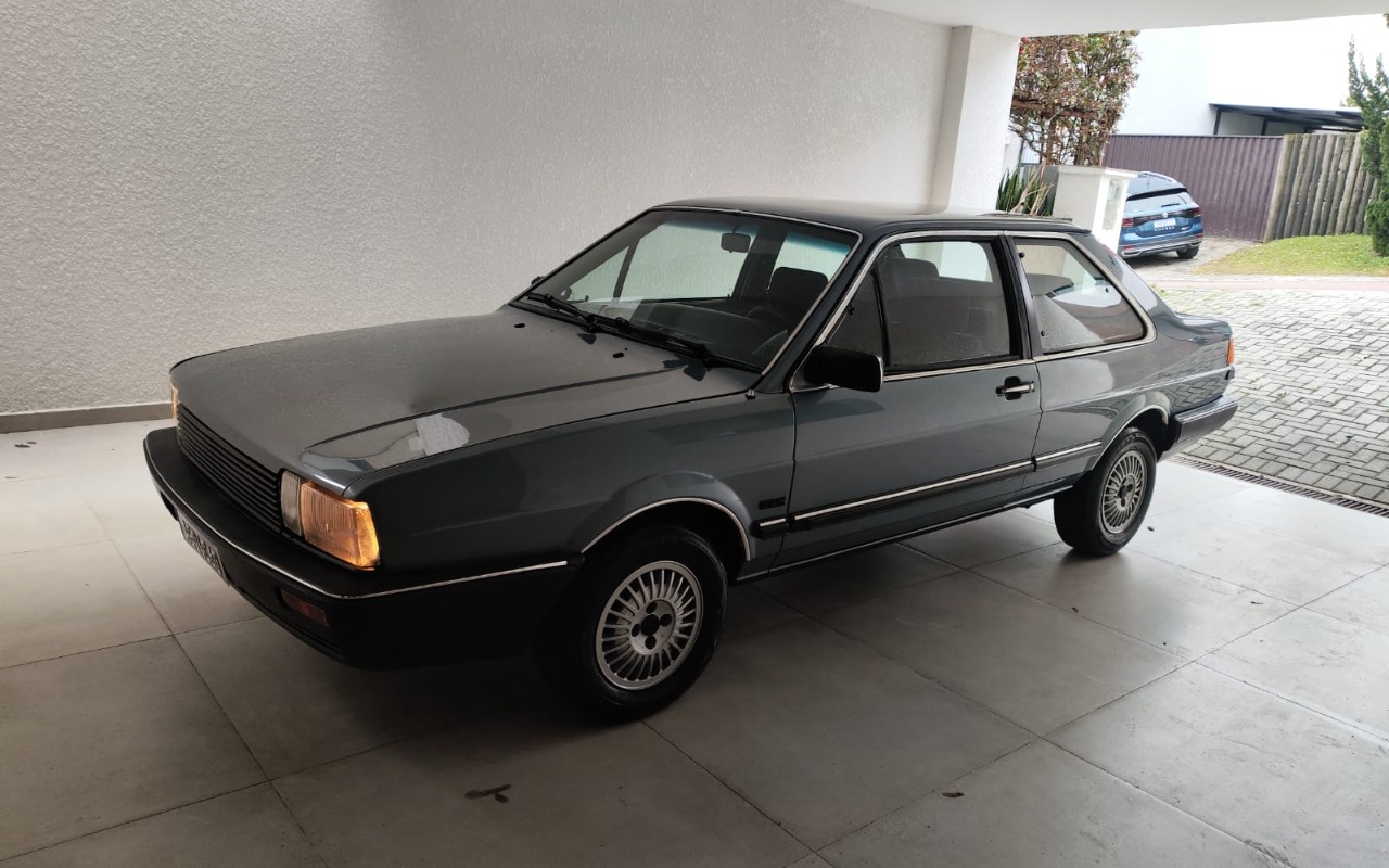 Volkswagen Santana GLSi / GLS 1.8/ 2.0 1987 Cinza — foto 1 de 3