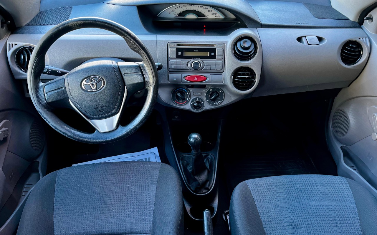imagem-https://www.socarrao.com.br/sc-vehicle-images-prod/3147435/1786453519420-SU1HLTIwMjYwODEwLVdBMDA2MS5qcGc.jpg