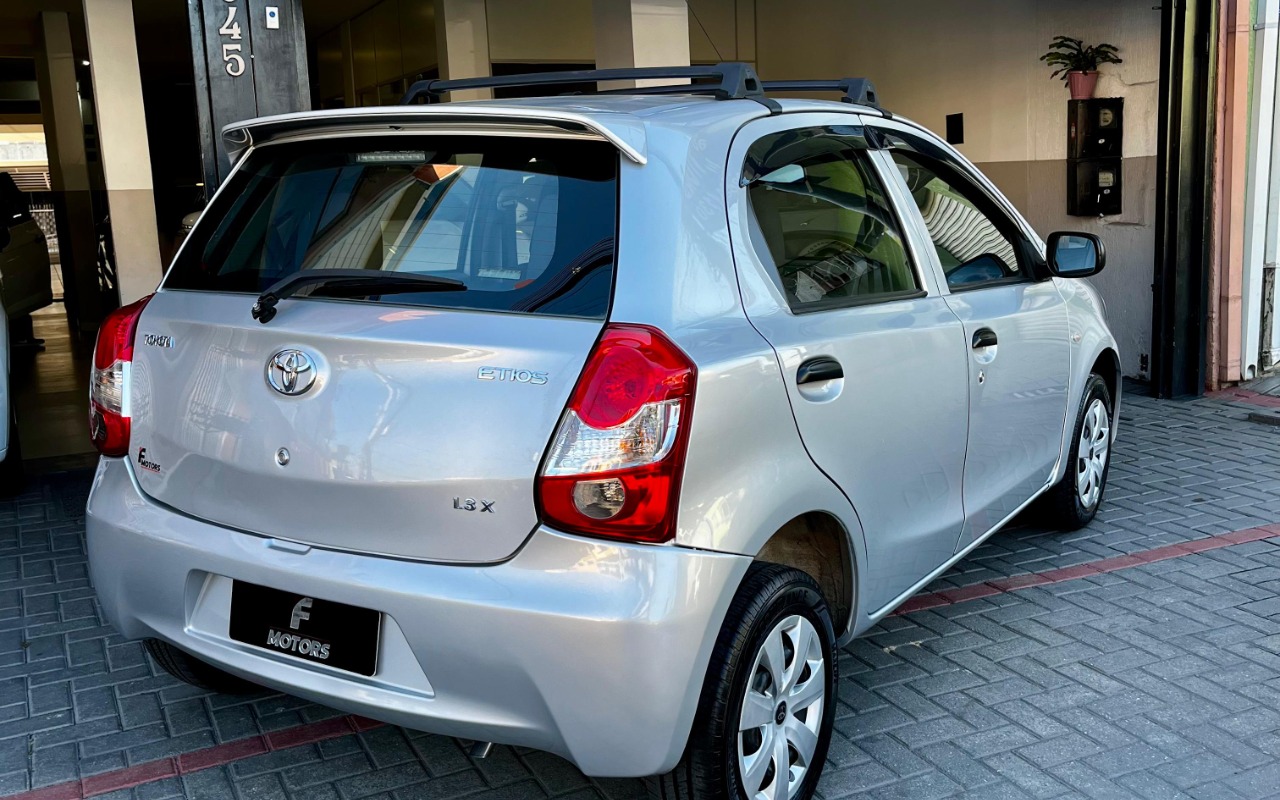 imagem-https://www.socarrao.com.br/sc-vehicle-images-prod/3147435/1786453520295-SU1HLTIwMjYwODEwLVdBMDA2Mi5qcGc.jpg